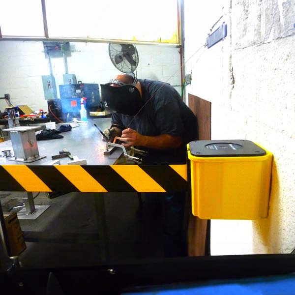 15', 20', 25' or 30'<br />
RETRACTA-BELT®<br />
Wall Mounts